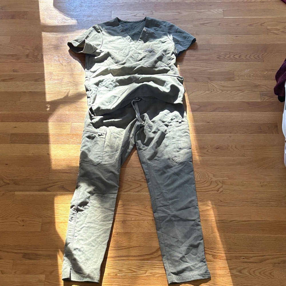 Figs Sage Green Women's set